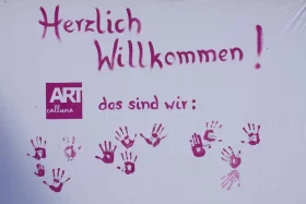 Tuch mit Handabdrücken
